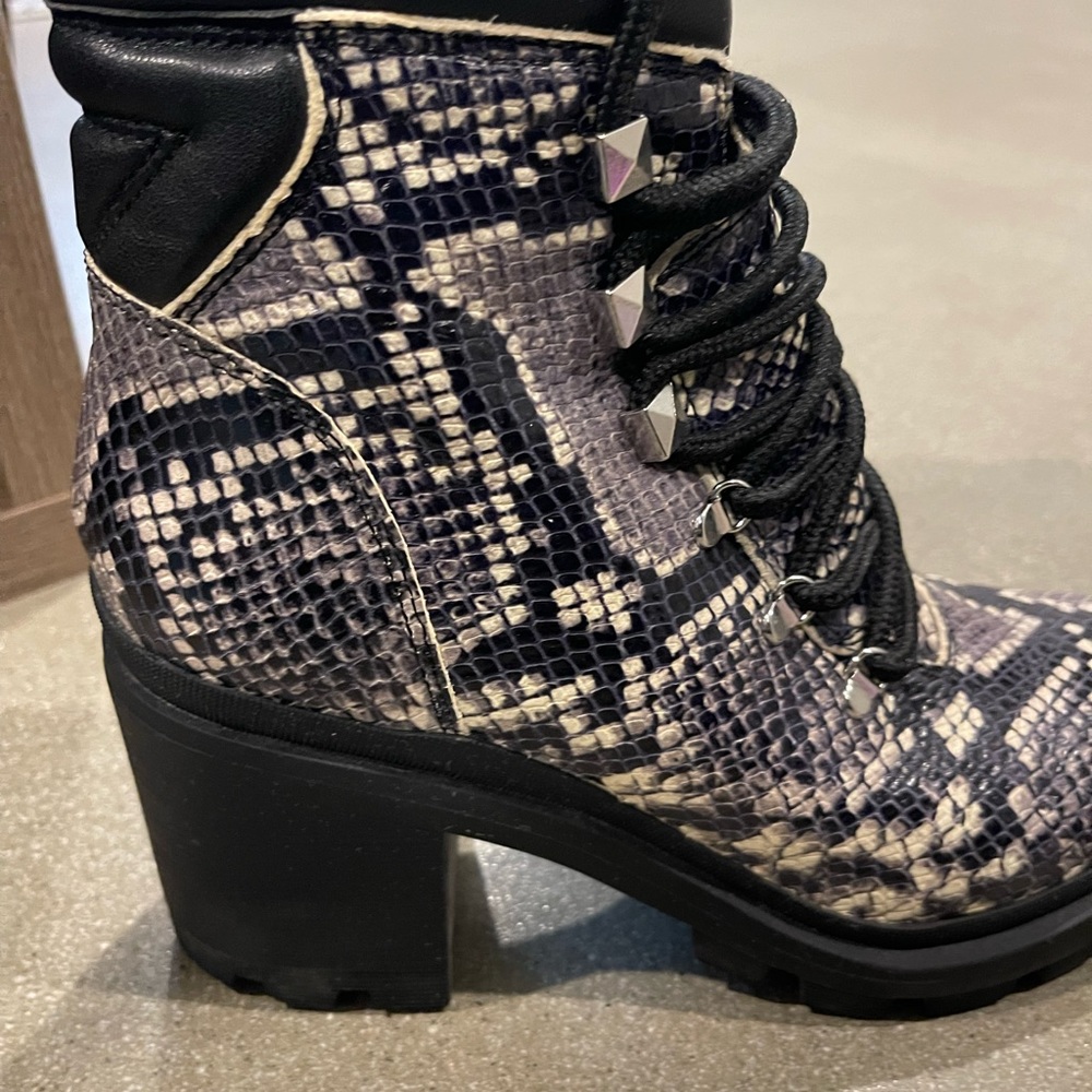 Marc Fisher Lanie Faux Leather Snakeskin Combat Boots Size 8 - Picture 6 of 10